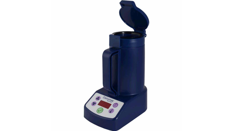 Bull artificial insemination straws need accurate and consistent thawing and handled post-thaw
