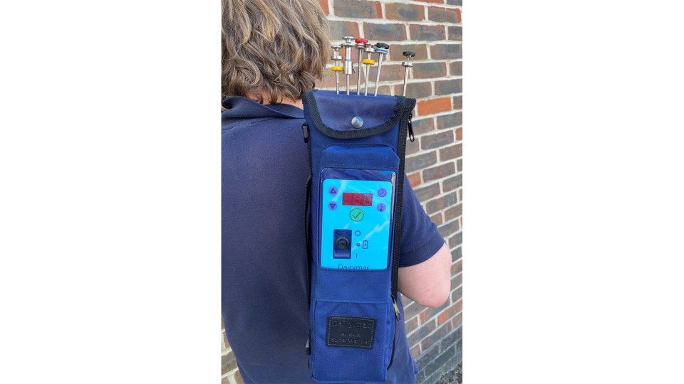 Dairymac Superwarmer - A.I. gun warmer and carrier